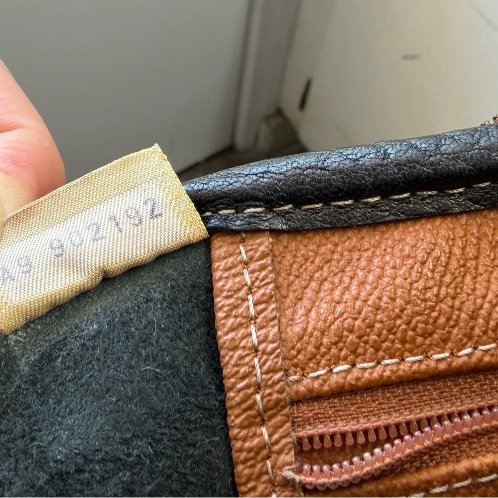 Vintage Dooney & Bourke Camera Bag Black Pebbled Leather Crossbody Brown Trim - Picture 9 of 13